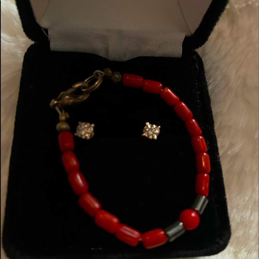 Toddler jewelry for pictures - Picture 2 of 3